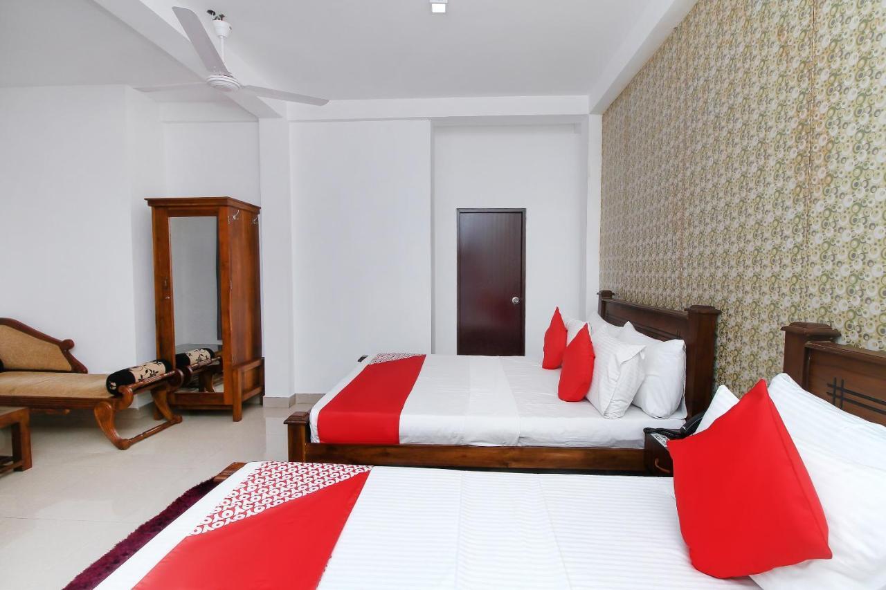 Oyo 365 Kingsgate Transit Hotel Katunayaka Rom bilde