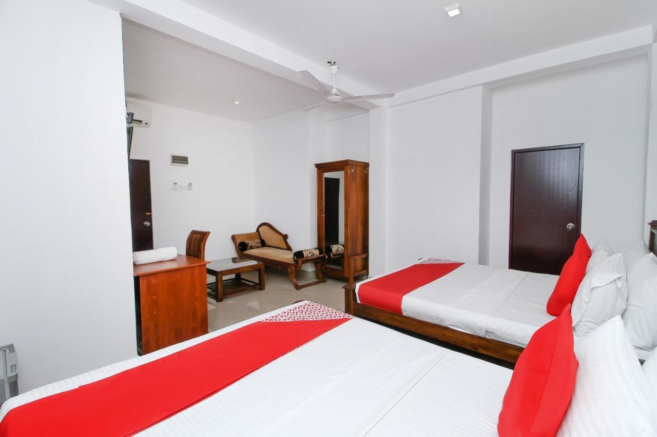 Oyo 365 Kingsgate Transit Hotel Katunayaka Rom bilde